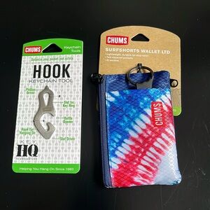 Unisex Chums Surfshorts Wallet and Chums Hook Keychain Tool